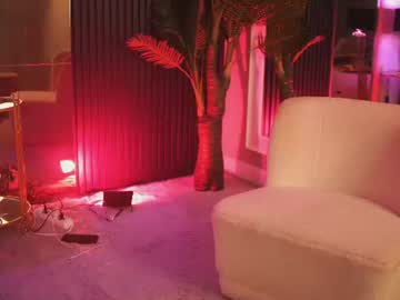 Nora Squirt webcam from Romania